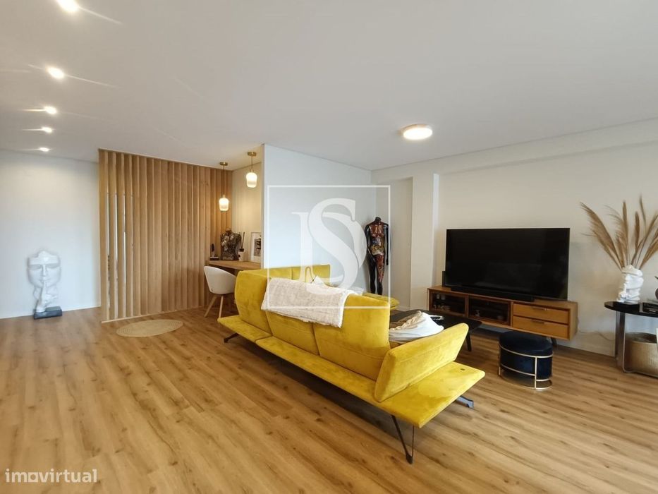Apartamento T3, Renovado, com Vista Mar