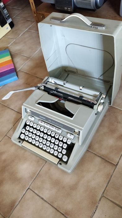 Máquina de escrever HERMES 3000