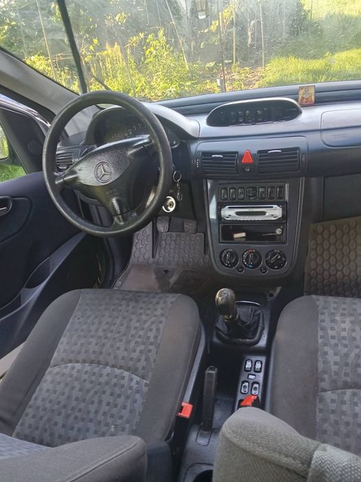 Автомобіль mercedes-benz