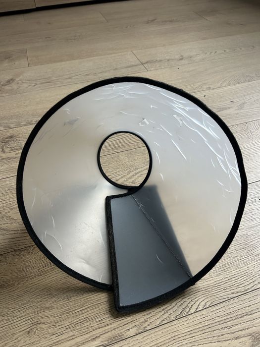 Ветеринарний комір Trixie на липучці L 44-53 см / 22 см (пластик)