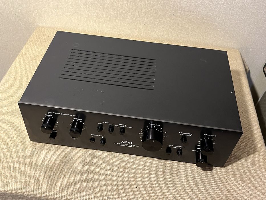 Музыкальный японский транзисторный усилитель AKAI AM-2200