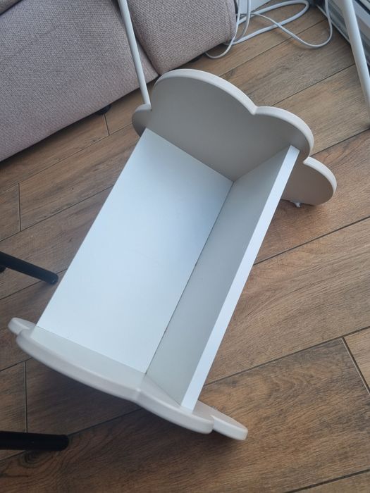 Regał na książki dla dzieci