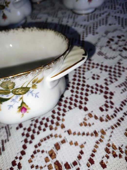 bulionówka porcelanowa Chodzież  Iwona złota róża