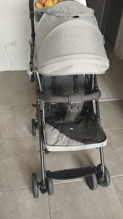 Carrinho de bebe até aos 4 anos novo,garantia de quase 9 anos.