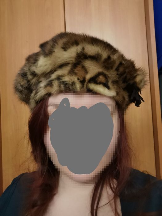 Хутряна шапка-берет жіноча