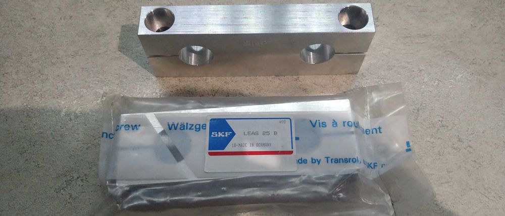Zacisk SKF LEAS 25 A  B Jednostka wspornika wału.