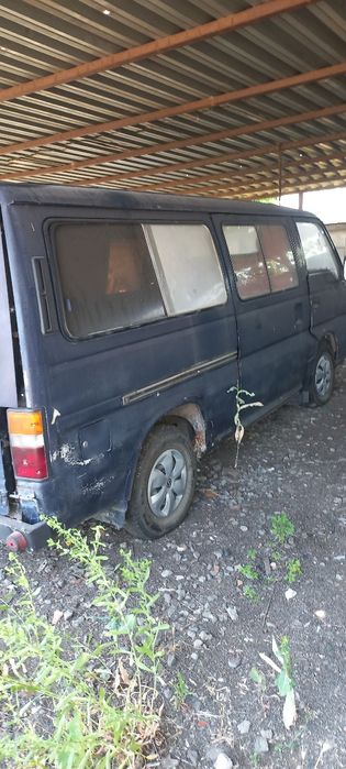 Nissan urban 89год 2,3  дизель