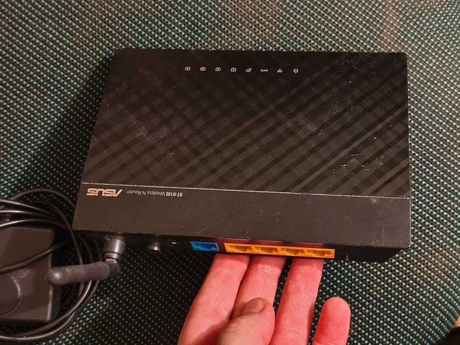 Wi-fi роутер Asus RT-N10E с зарядным