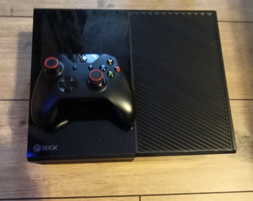 Konsola Xbox One model 1540 z dodatkiem pada + zasilacza