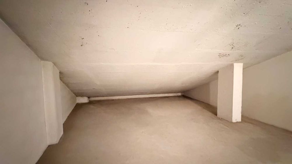 Arrumos/Arrecadação no Centro do Cadaval