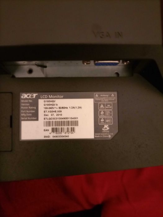 Selling computer monitors64564056916099121