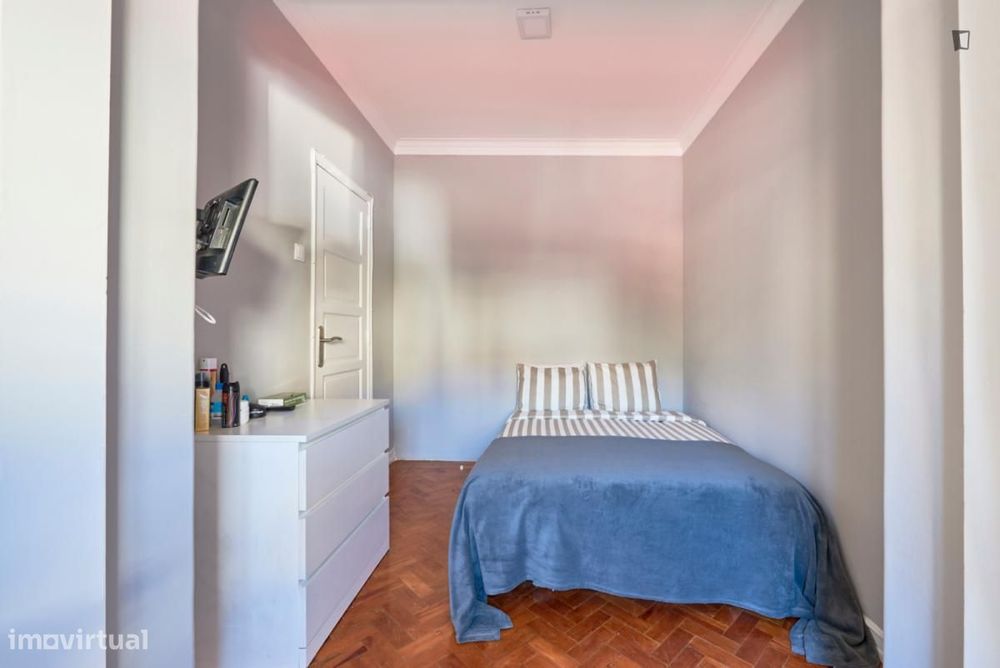 Quarto - localizado em Amadora Lisbon