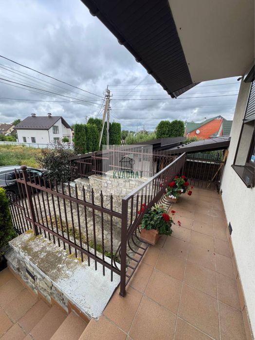 Продам стильний котедж в престижному районі міста