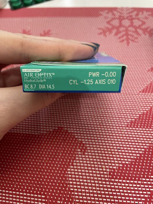 Контактні лінзи Air Optix plus HydraGlyde для астигматизма