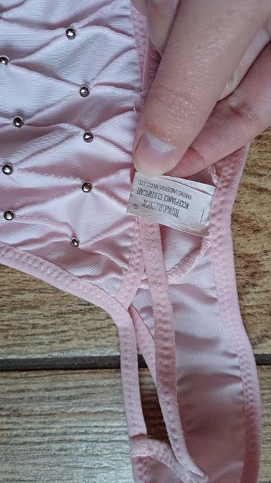 Ozdobne różowe stringi r. XL