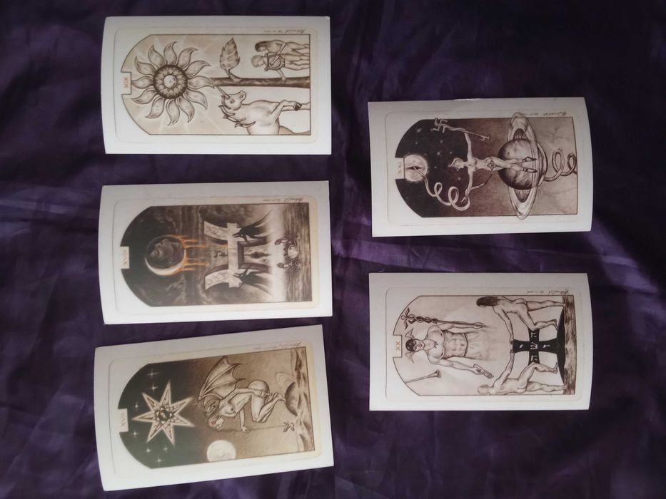 Tarô Carbônico (livro e 22 cartas) - Adriano Camargo Monteiro