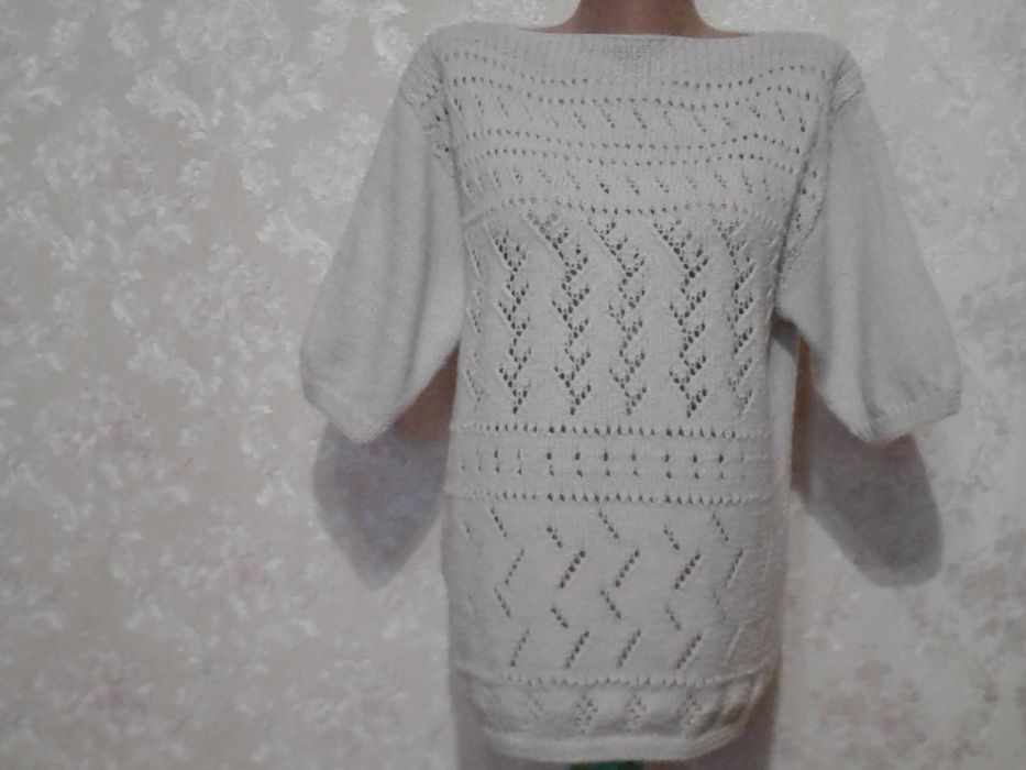 Продаётся кофточка ручной  вязки размер 50 - 52