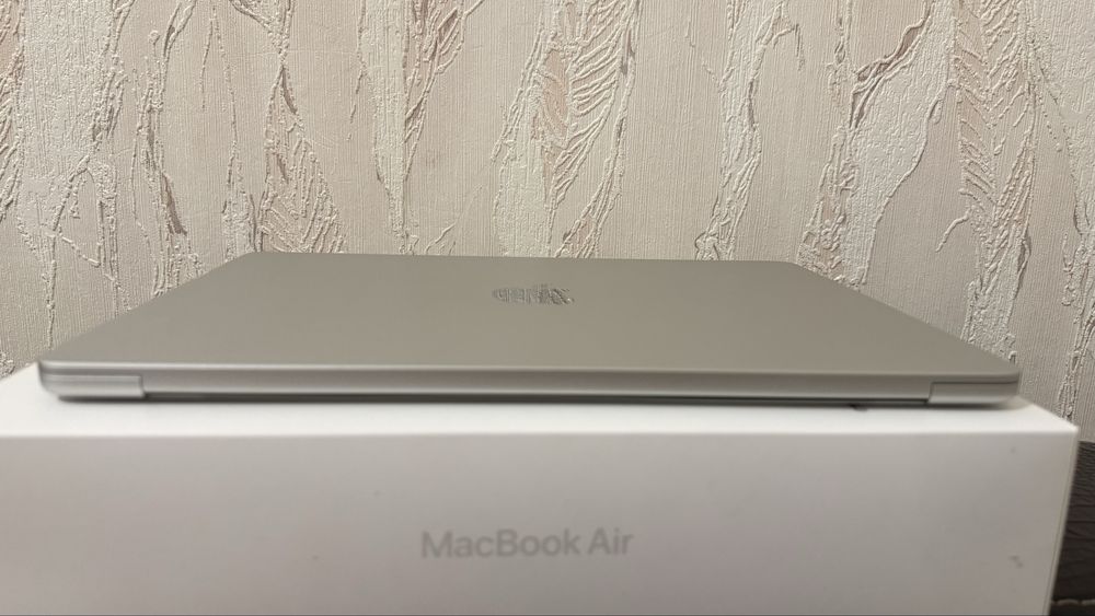 Продам macbook air m2