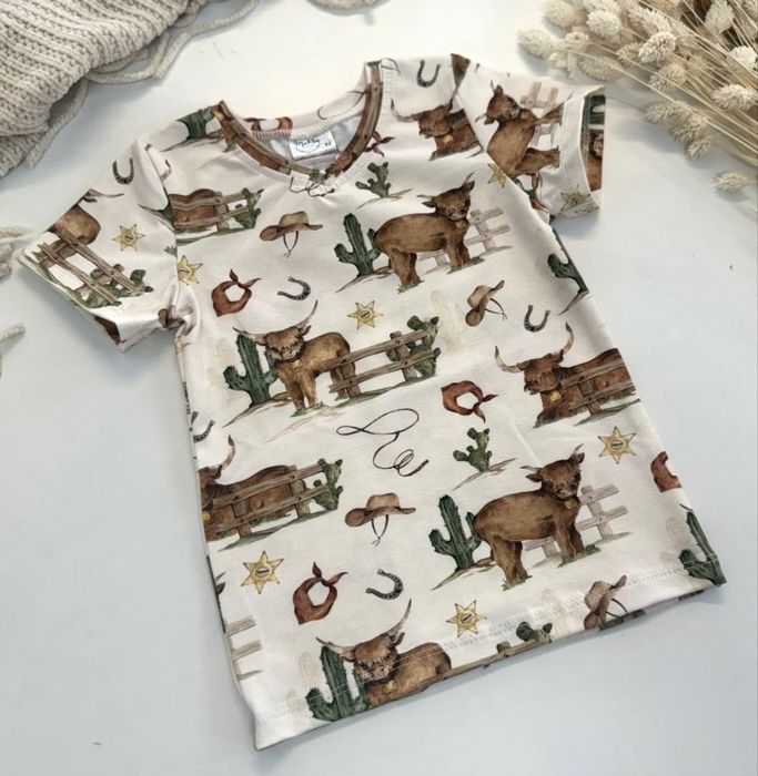 MakBa nowość bluzeczka t-shirt dla chłopca kremowa w byczki 92 cm