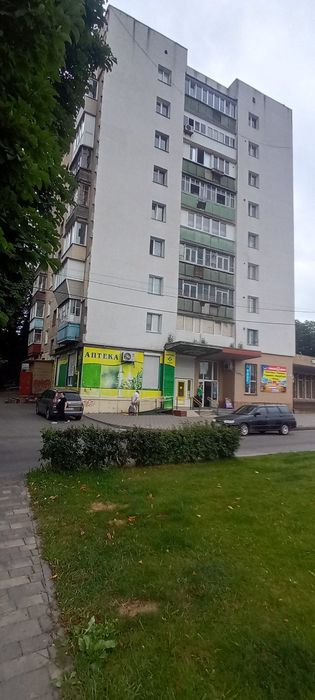 Продається в центрі міста одно кімнатна квартира.