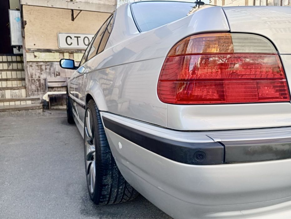 Продам BMW 7 Series E38 740i