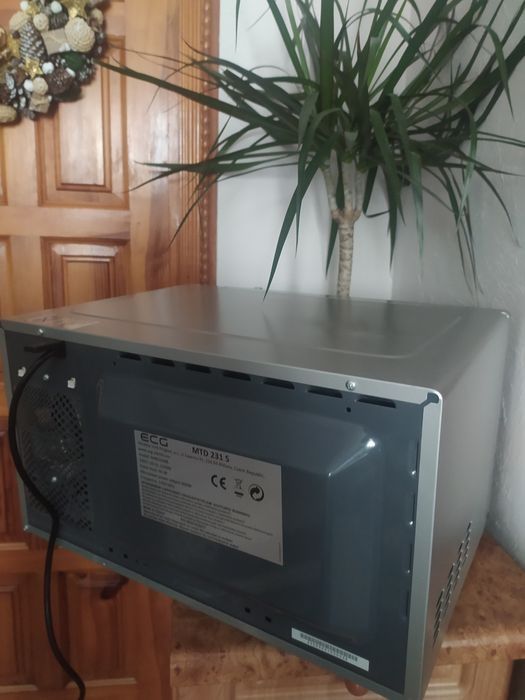 Мікрохвильова піч AEG