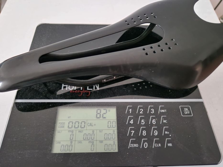 Siodełko karbonowe 82g