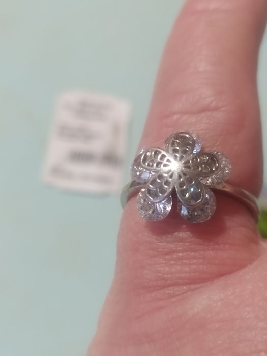 Серебро новое продам