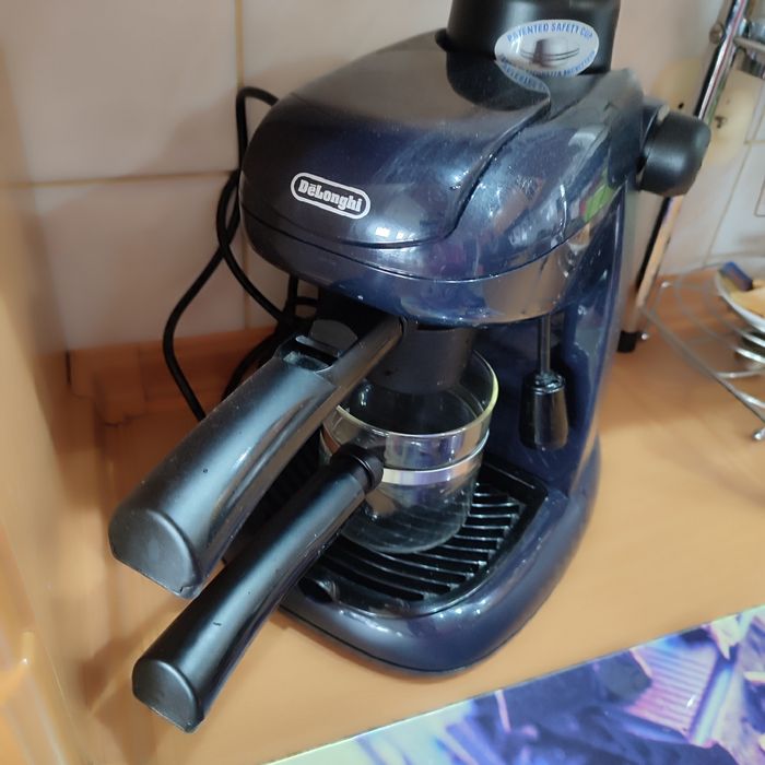 Ekspres kolbowy DeLonghi
