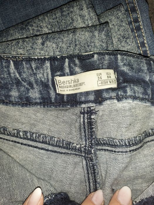 Jeansy z dziurami Bershka