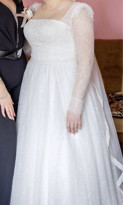 Весільна сукня, ніжна та елегантна