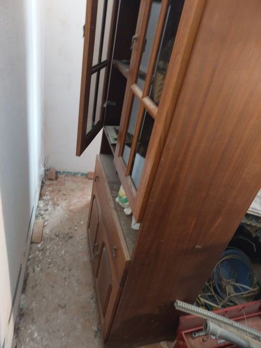 Sofá, cómodas e armários