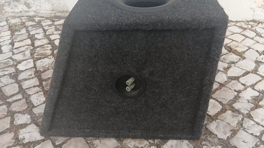Vendo subwoofer em bom estado.