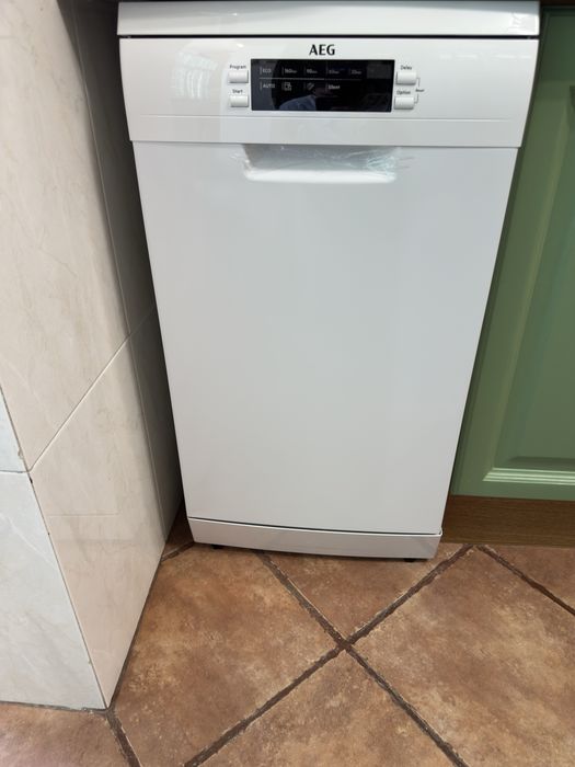 Vendo usada maquina de lavar loiça AEG de 45 cm,