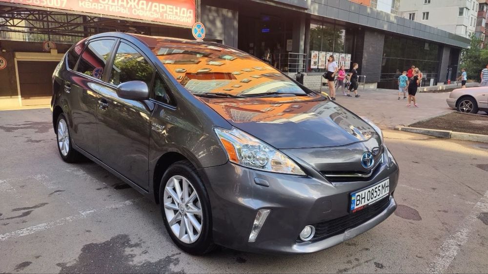 Продам Тoyota prius v 2014, 1,8 phev , газ