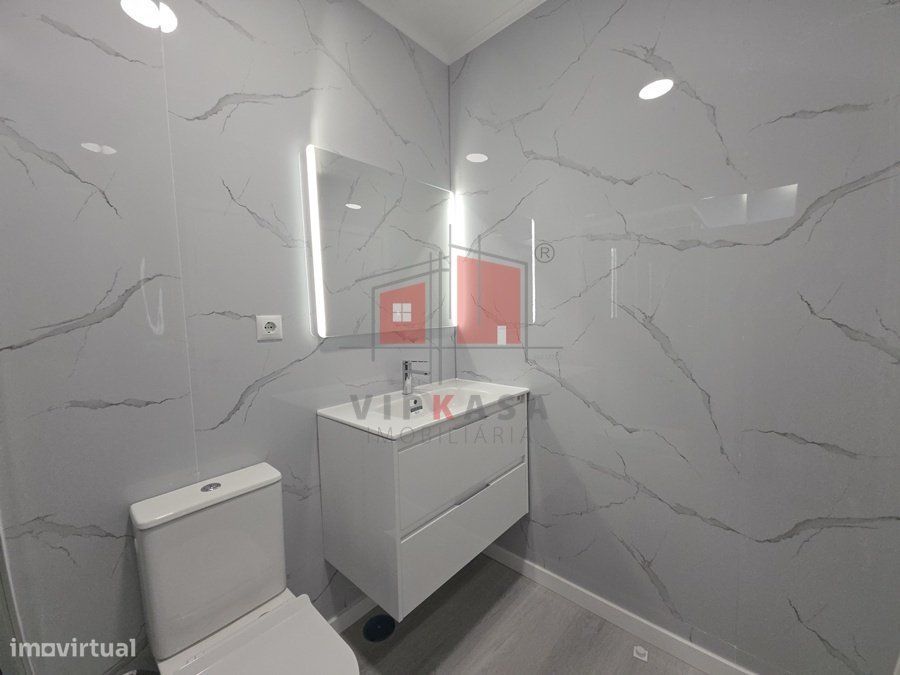 Apartamento T2 remodelado em Benfica