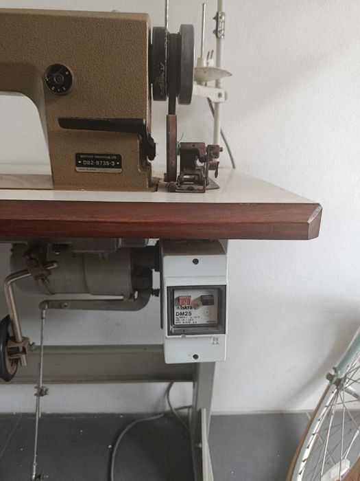 Máquina de Costura Ponto Corrido - Brother DB2-B735-3