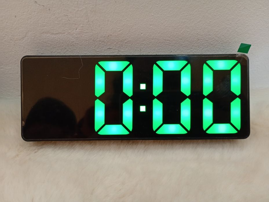 Elektroniczny zegar budzik cyfrowy