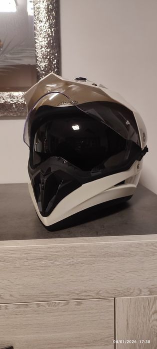 Capacete Airoh branco rigorosamente novo