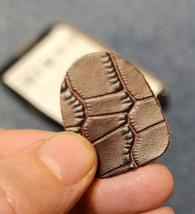 Продам новый чехол из натуральной кожи.