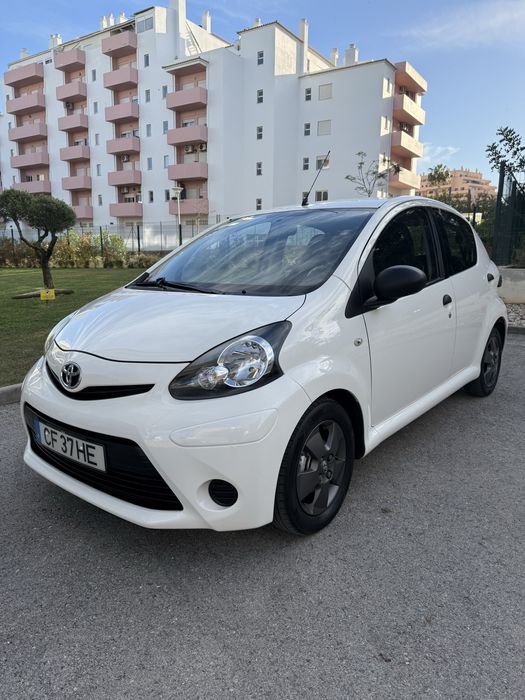Toyota Aygo • Restyling 2013 • Ecran • Jantes Especiais • Revisado • Bem Estimado • AC