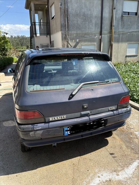 Renault Clio de 1993457027054606766084