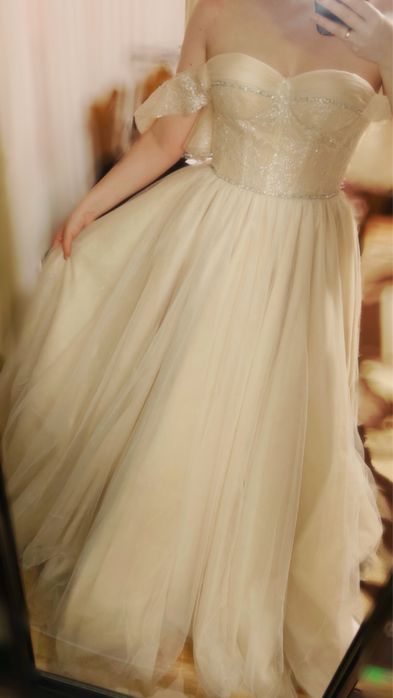 Продам випускну сукню