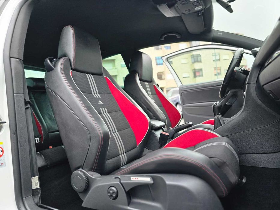 VOLKSWAGEN GOLF VI GTI 2.0TSI 211CV "EDIÇÃO ADIDAS"