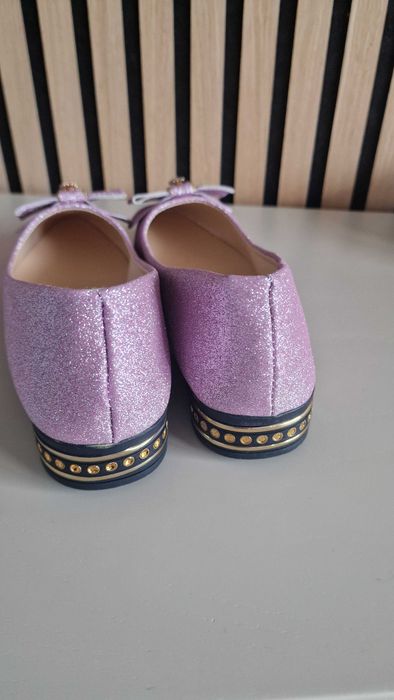 Sapatos rasos com brilho lilás