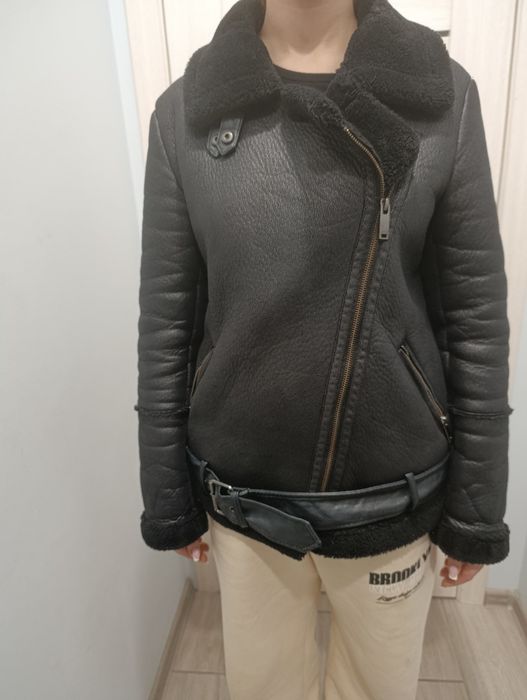 Гарна фірмова дублянка із штучної шкіри виглядає як натуральна