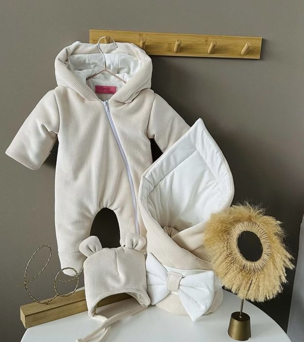 Продам набір на виписку