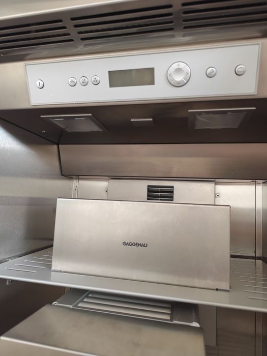 Zamrażarka z kostkarką do lodu Gaggenau RF463201 pod zabudowę 291 l.