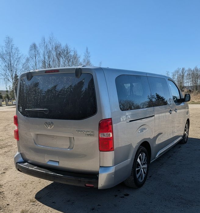 Wynajmę busa 8 osobowego.