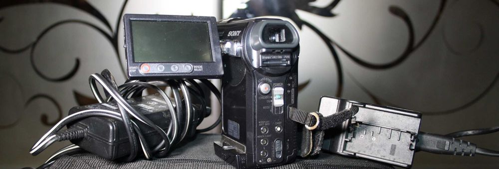 Sony DCR-PC 1000E.Три матриці.